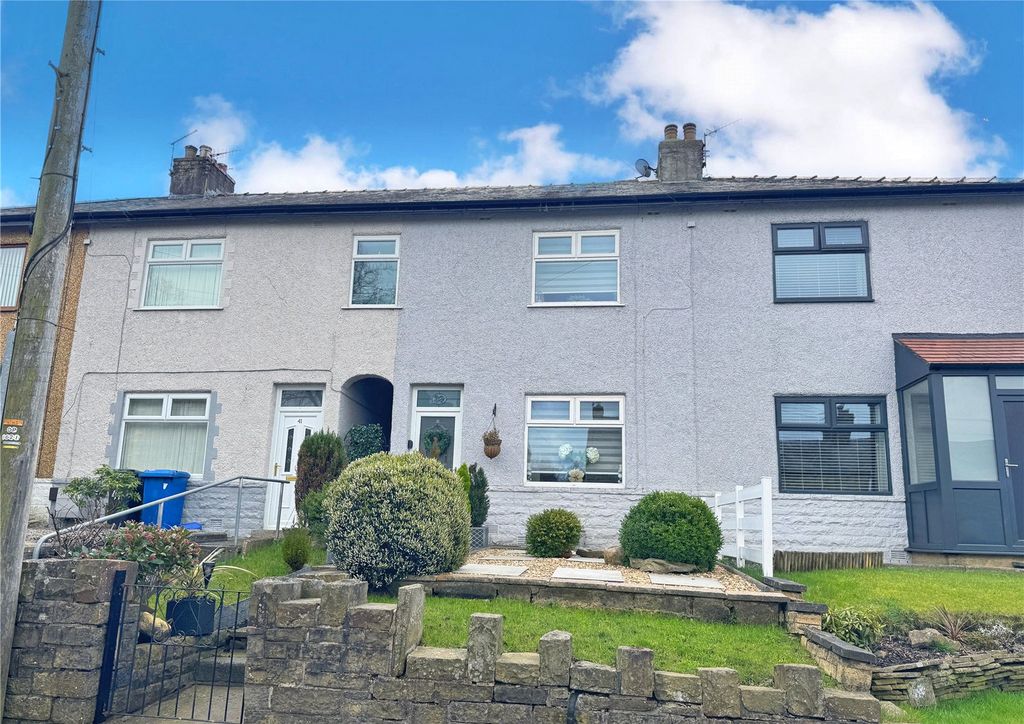 Property photo 1 of 16 Front Gardens