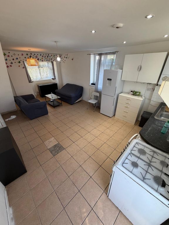 Property photo 3 of 27