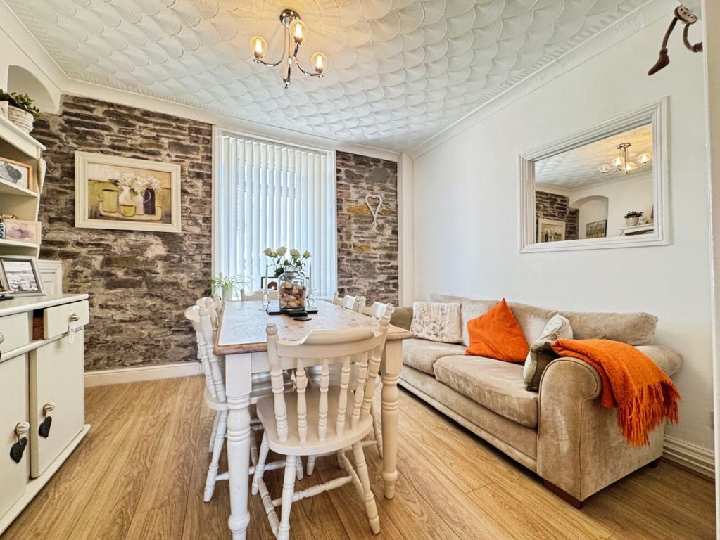 Property photo 2 of 25 4207882