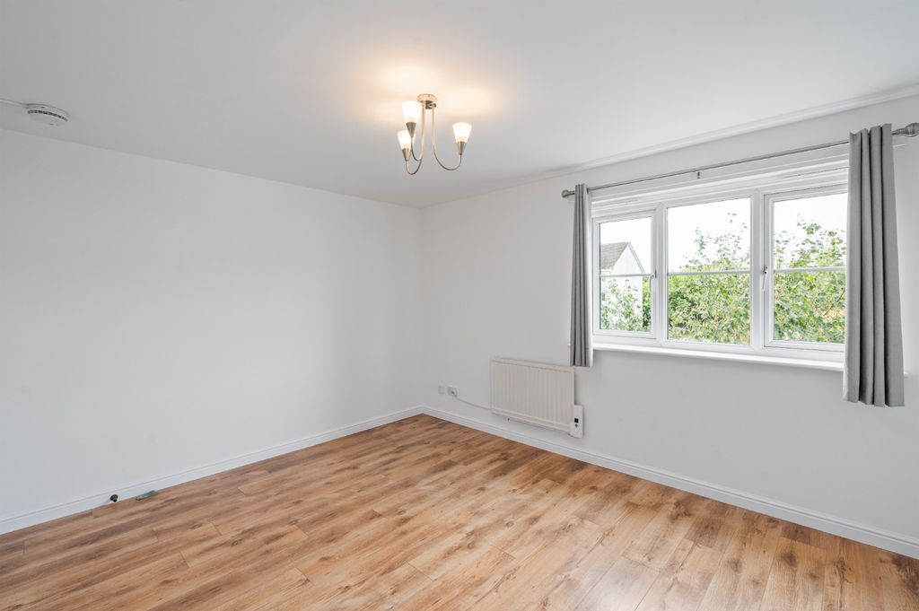Property photo 3 of 16 5567382