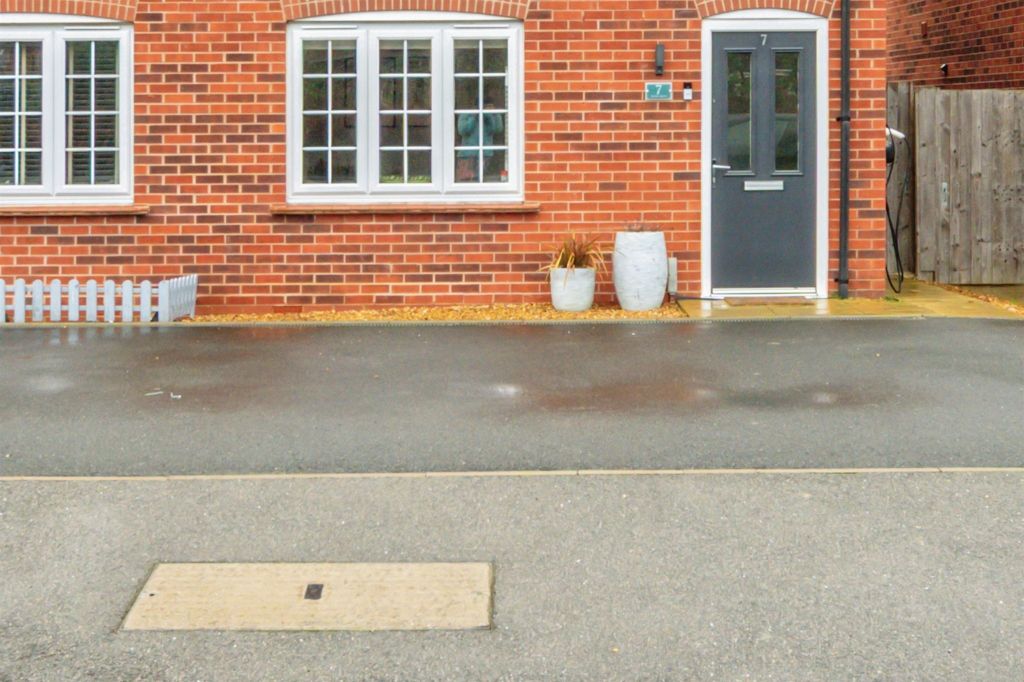 Property photo 2 of 20