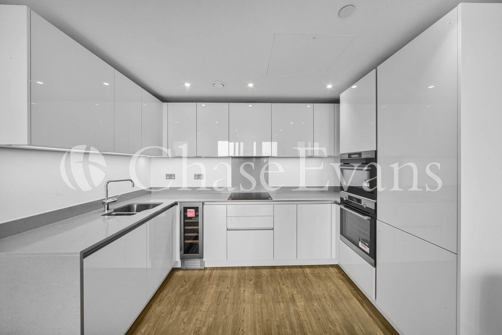 Property photo 2 of 11 Kitchen