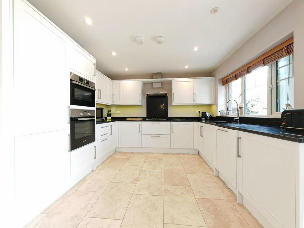 Property photo 3 of 27 9Ae4Bcd5-F598Bda1-c395-4c95-Aa80-ce48411Bf176.Jpg