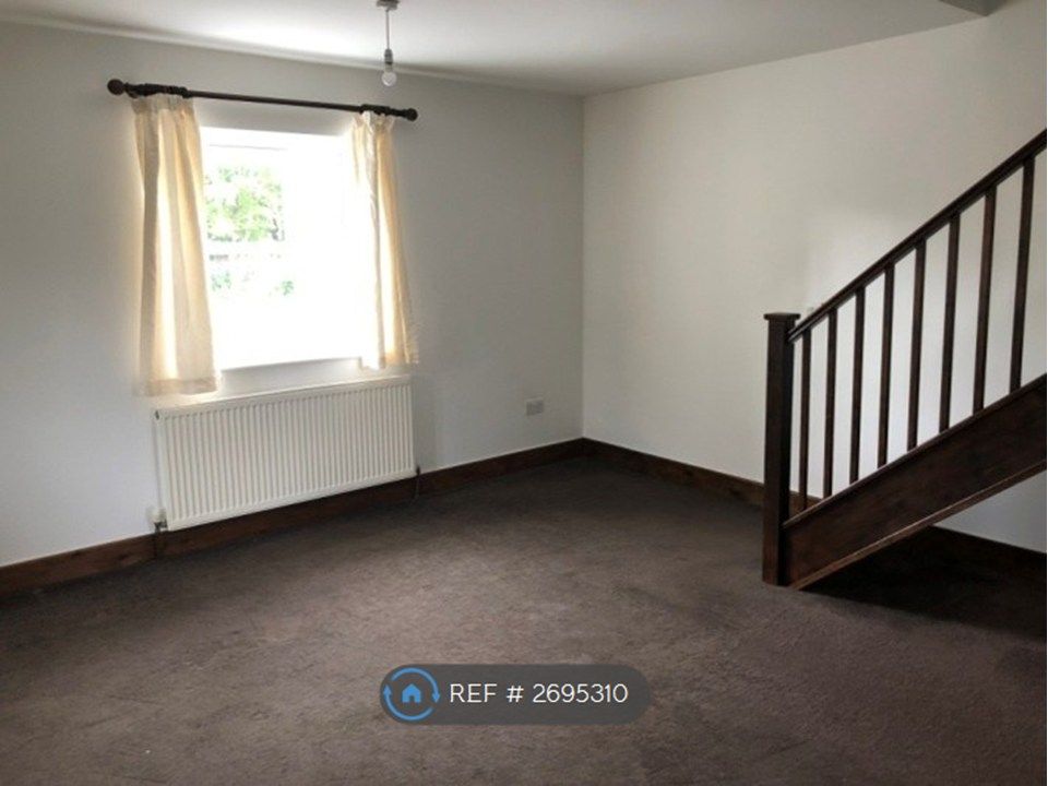 Property photo 3 of 8 Lounge