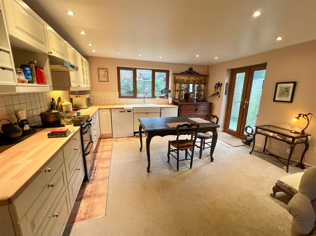 Property photo 3 of 30