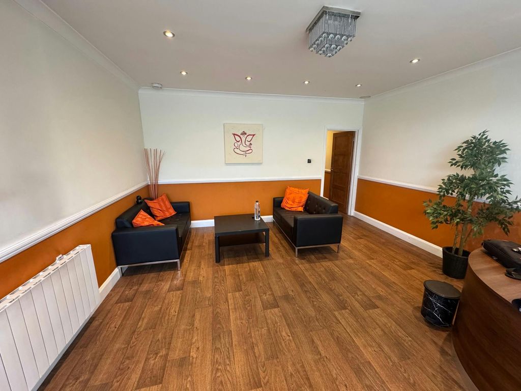 Property photo 2 of 17 425 Honeypot Lane 8.Jpg