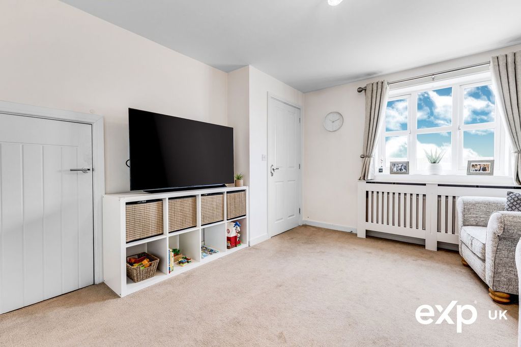 Property photo 2 of 32