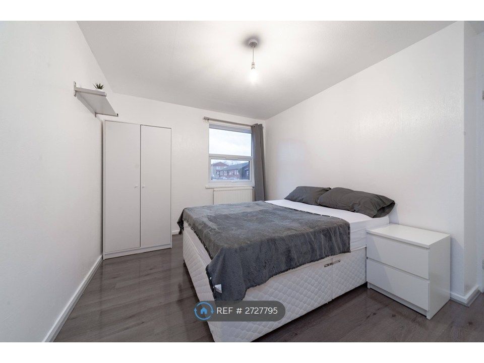 Property photo 1 of 9 Bedroom