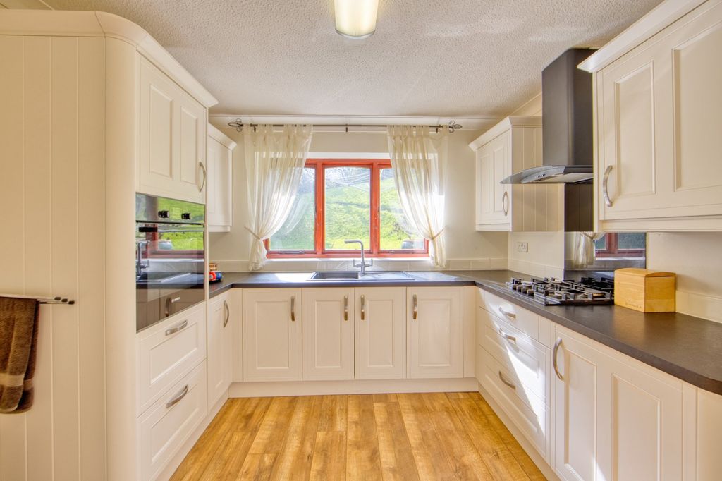 Property photo 3 of 14 Picture 3