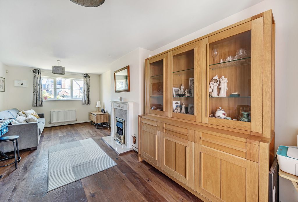 Property photo 3 of 12 1312429-23-685Aed...