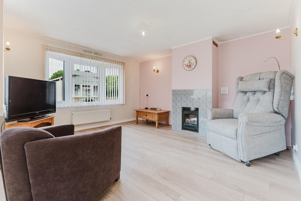 Property photo 3 of 21 24 Acorn Park, Burton Latimer (8 Of 21).Jpg