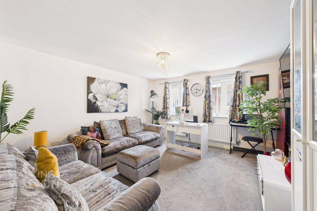 Property photo 3 of 21