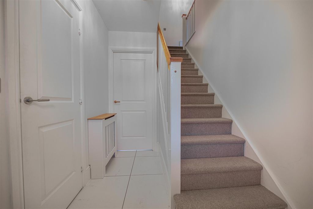 Property photo 3 of 25 Hall