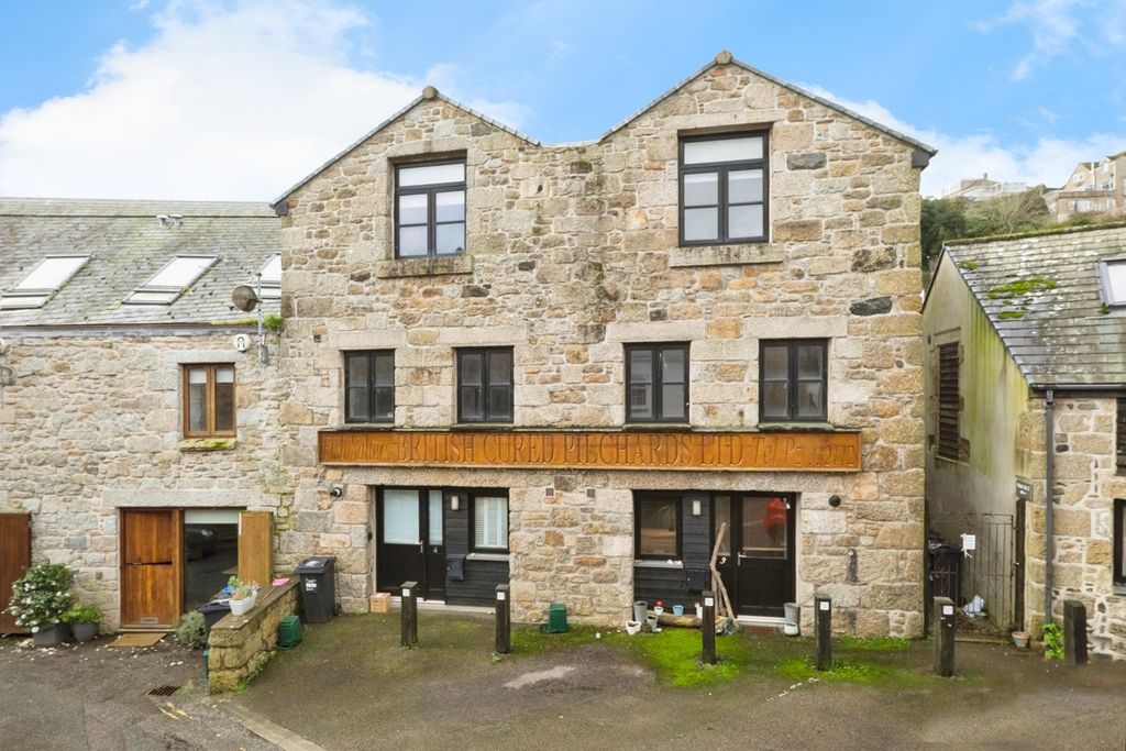 Property photo 2 of 20 Rear Access