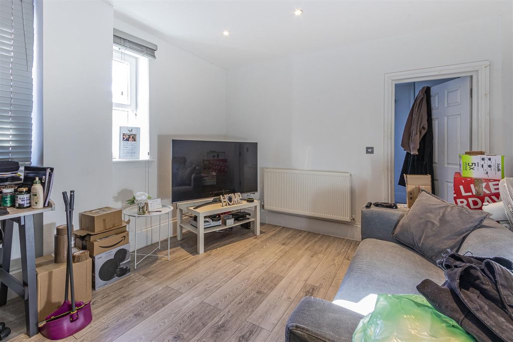 Property photo 2 of 9 Claude Road 37, 2-8.Jpg