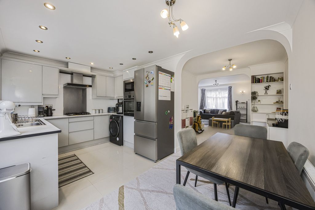 Property photo 3 of 13