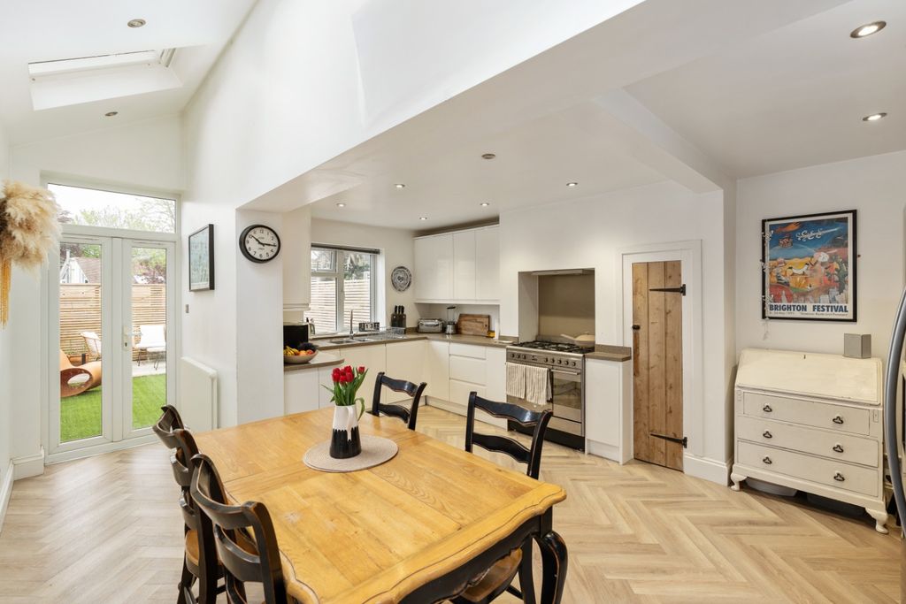 Property photo 2 of 27 5242211