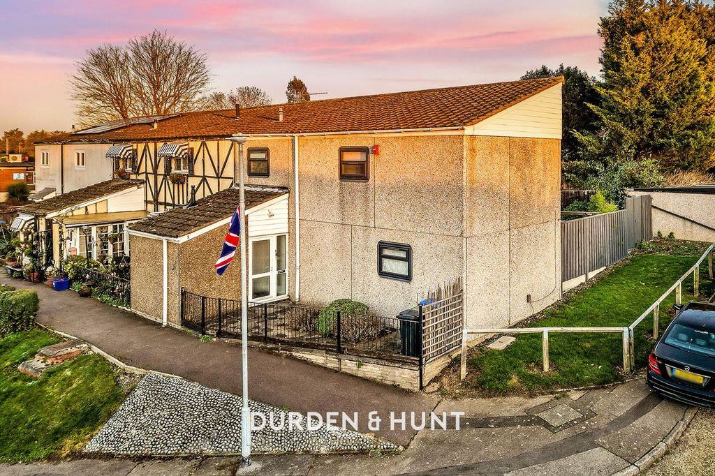 Property photo 1 of 31 Roundhills-2.1.Jpg