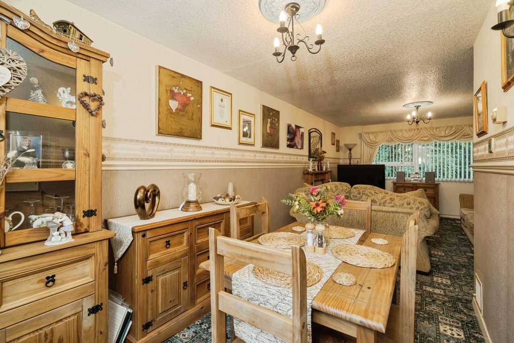 Property photo 3 of 17 Photo