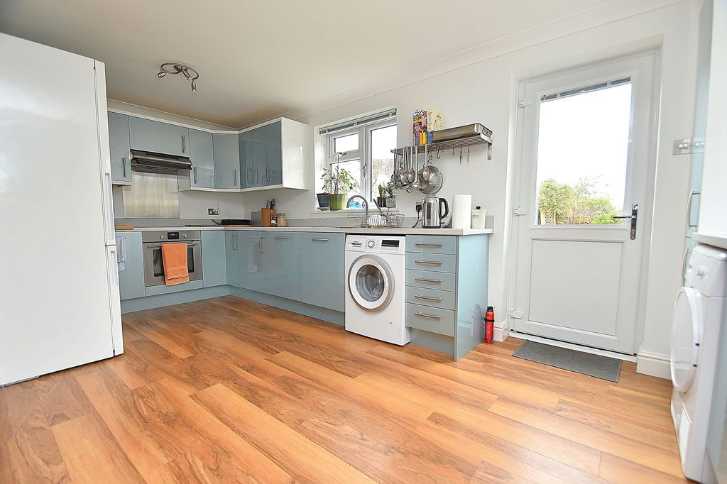 Property photo 3 of 24