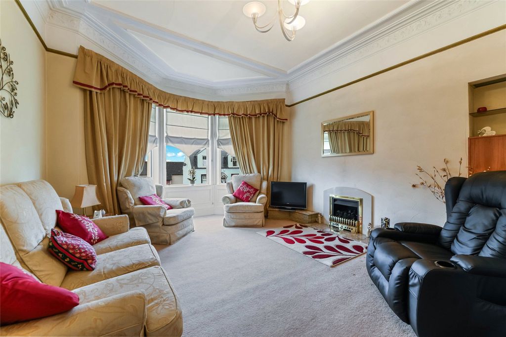 Property photo 3 of 18 Living Room