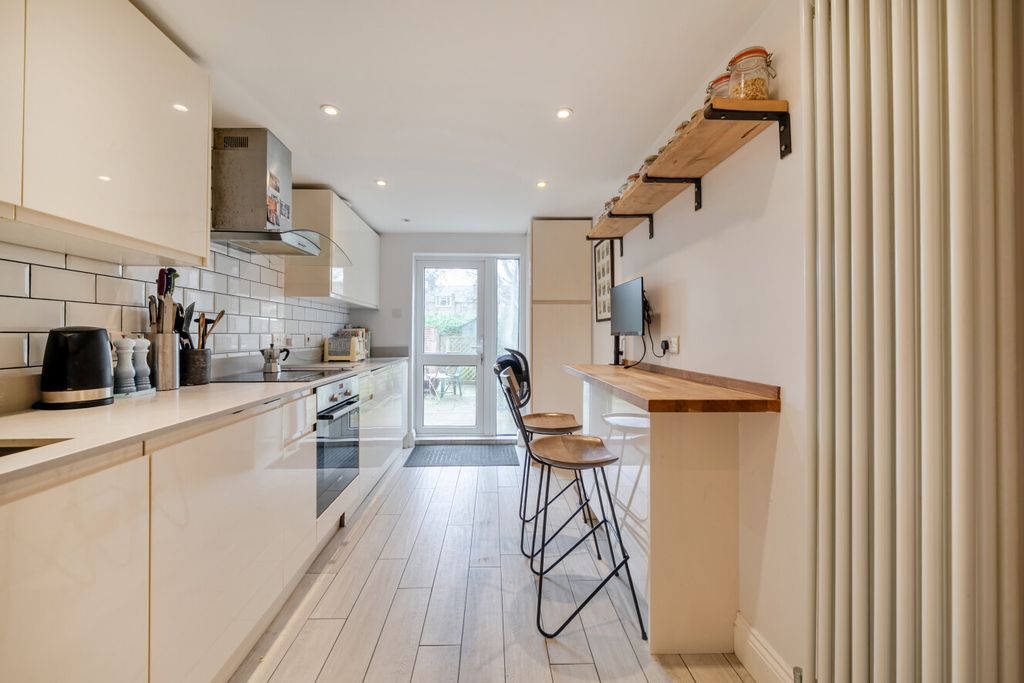 Property photo 2 of 14 1417411-9-69A17B0...