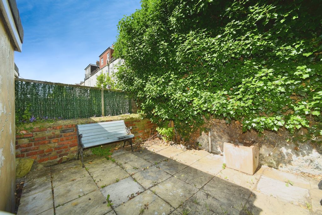 Property photo 3 of 17