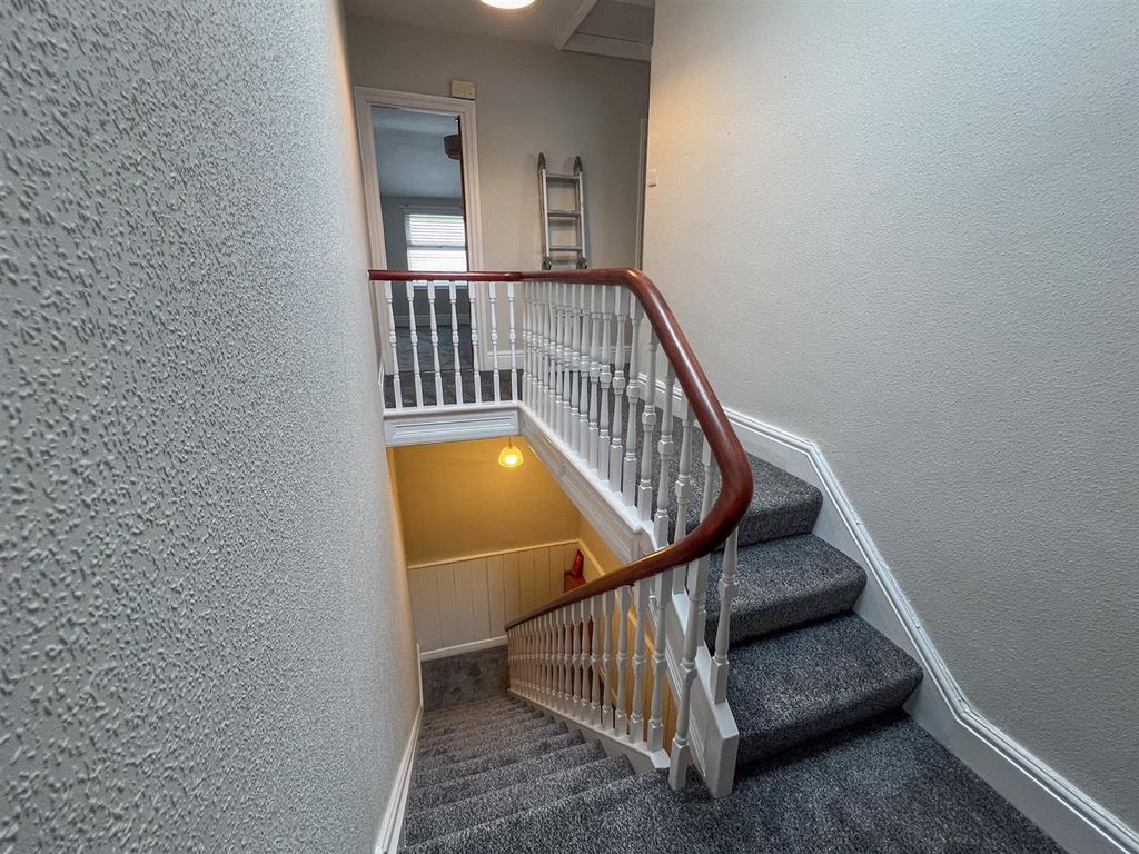 Property photo 2 of 13 Flat 3, 31 Royal Ave-01.Jpg