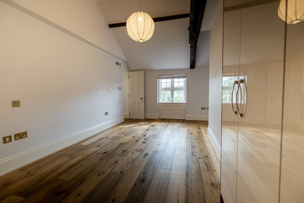 Property photo 3 of 37