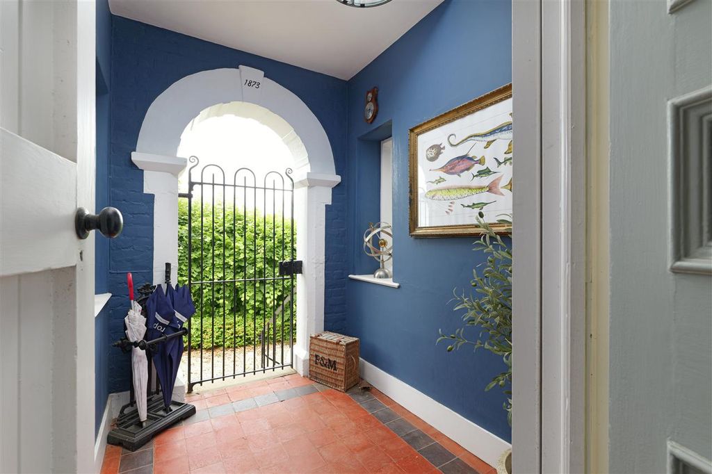 Property photo 3 of 33