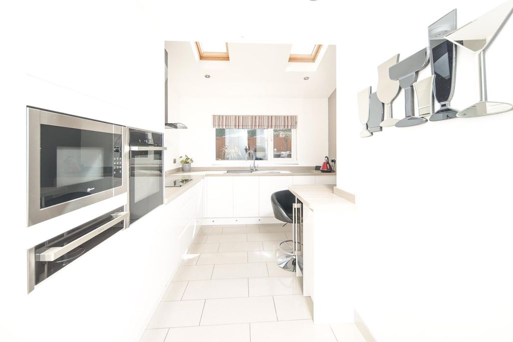 Property photo 3 of 20 Kitchen