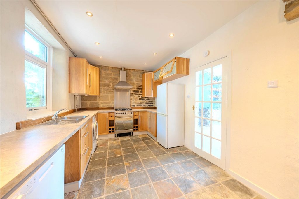 Property photo 2 of 7 Picture No. 27