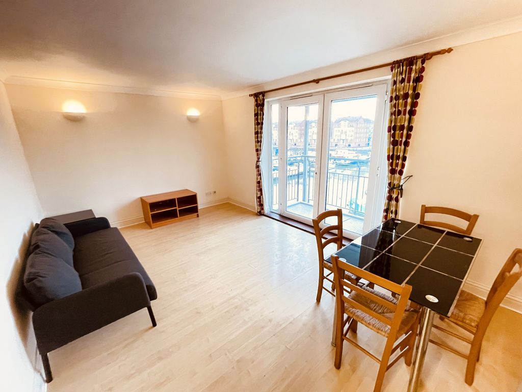 Property photo 1 of 12 Living Room