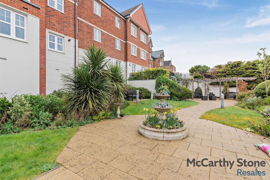 Property photo 1 of 11 8644941-Exterior01-800.Jpg