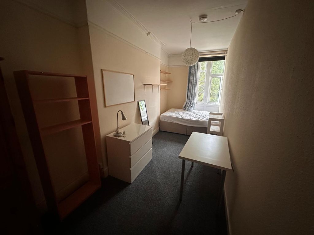 Property photo 3 of 13 Bright Single Bedroom With A Window At The Far End...