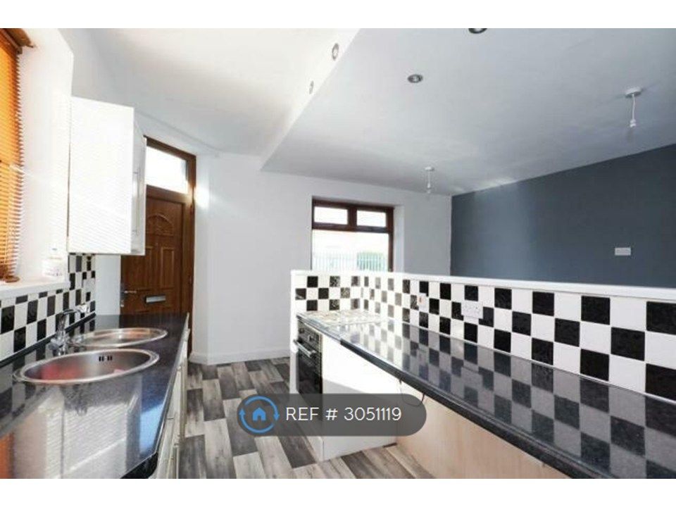 Property photo 3 of 6 Kitchen