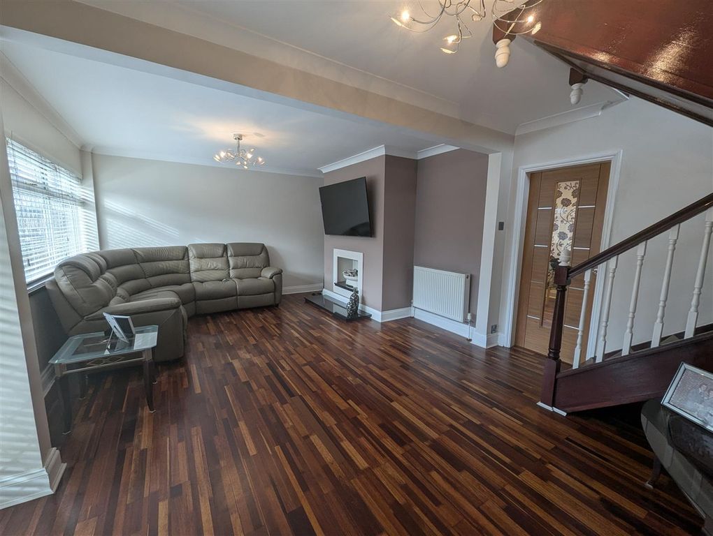Property photo 2 of 14 Lounge
