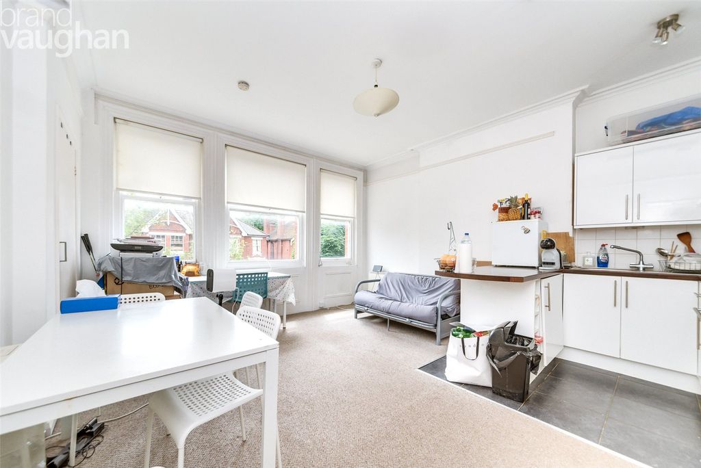 Property photo 2 of 18 Reception