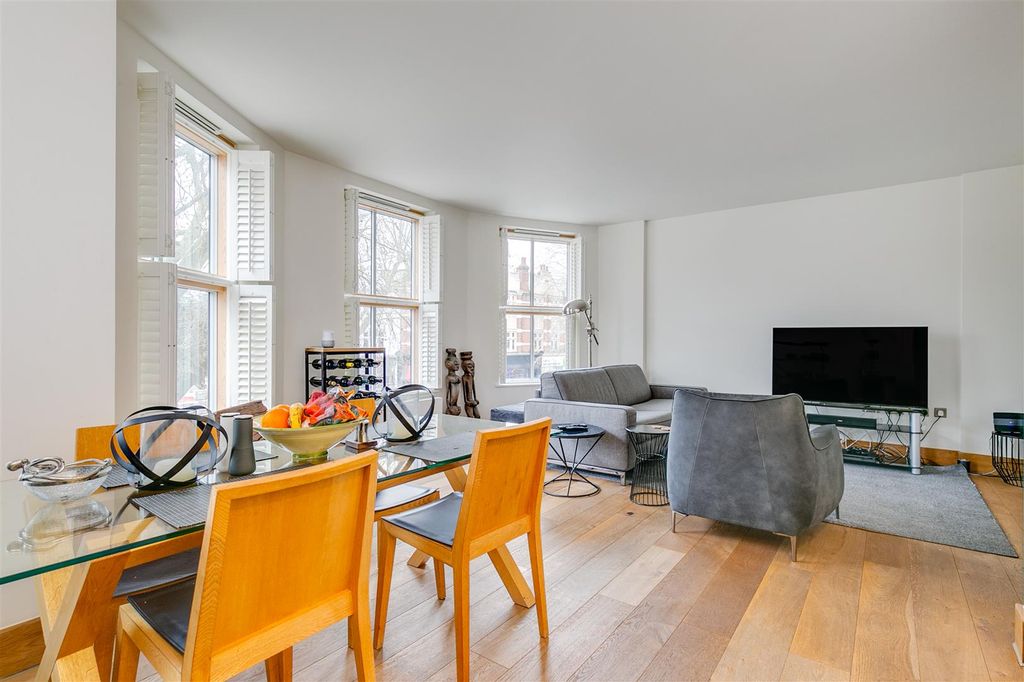 Property photo 2 of 8