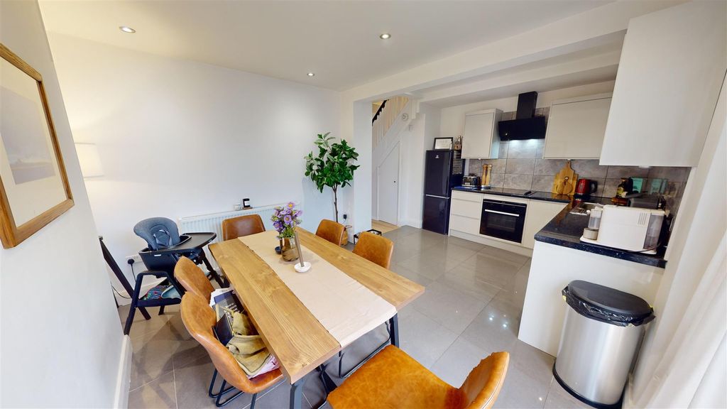Property photo 3 of 18 Birley St Kitchen Diner