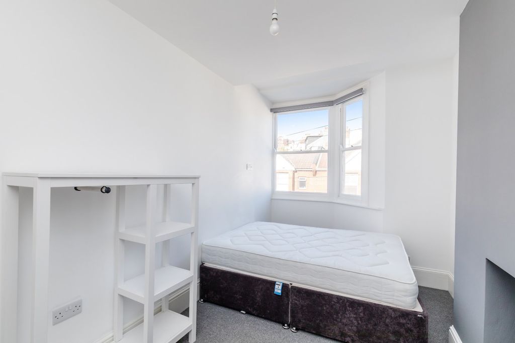 Property photo 3 of 11 Picture No. 15