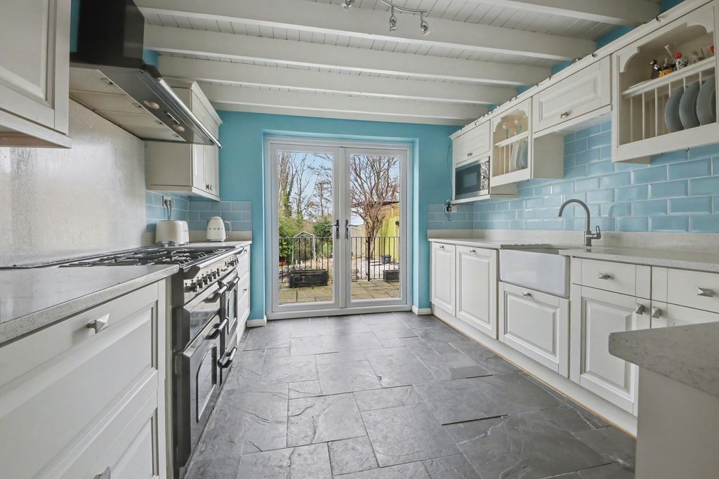 Property photo 3 of 20