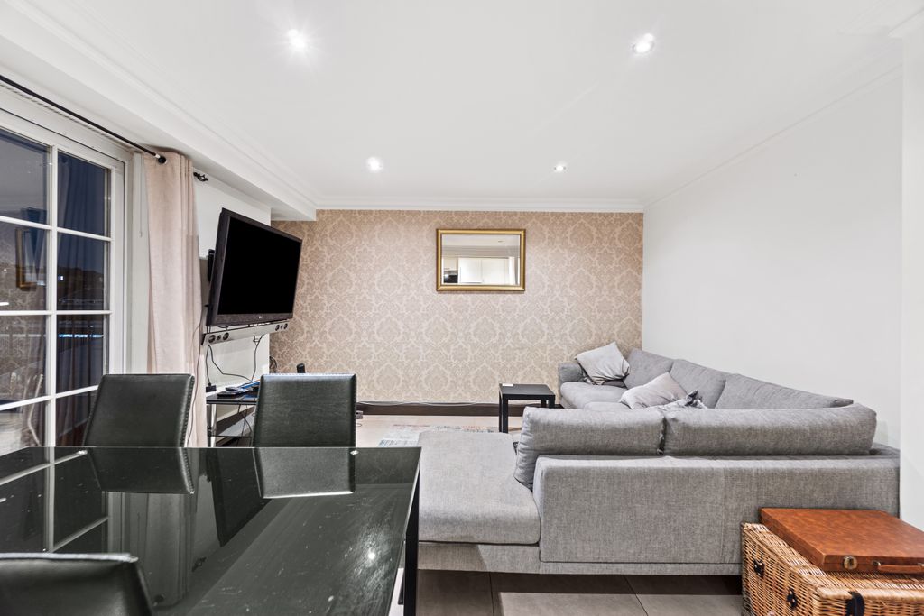 Property photo 3 of 12 Dsc05607