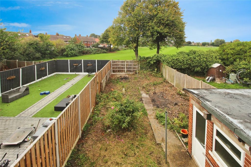 Property photo 3 of 14 Gardens