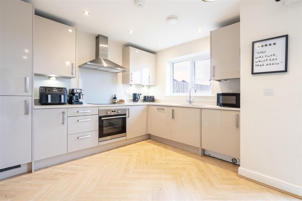 Property photo 3 of 9 Kitchen / Diner