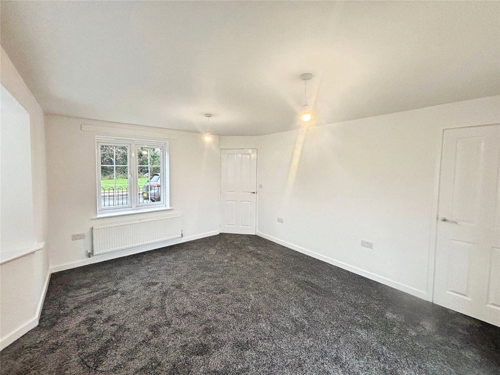 Property photo 3 of 13 Lounge