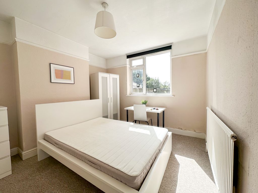 Property photo 3 of 8 Photo 02