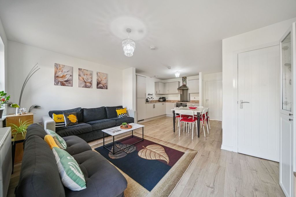 Property photo 2 of 18