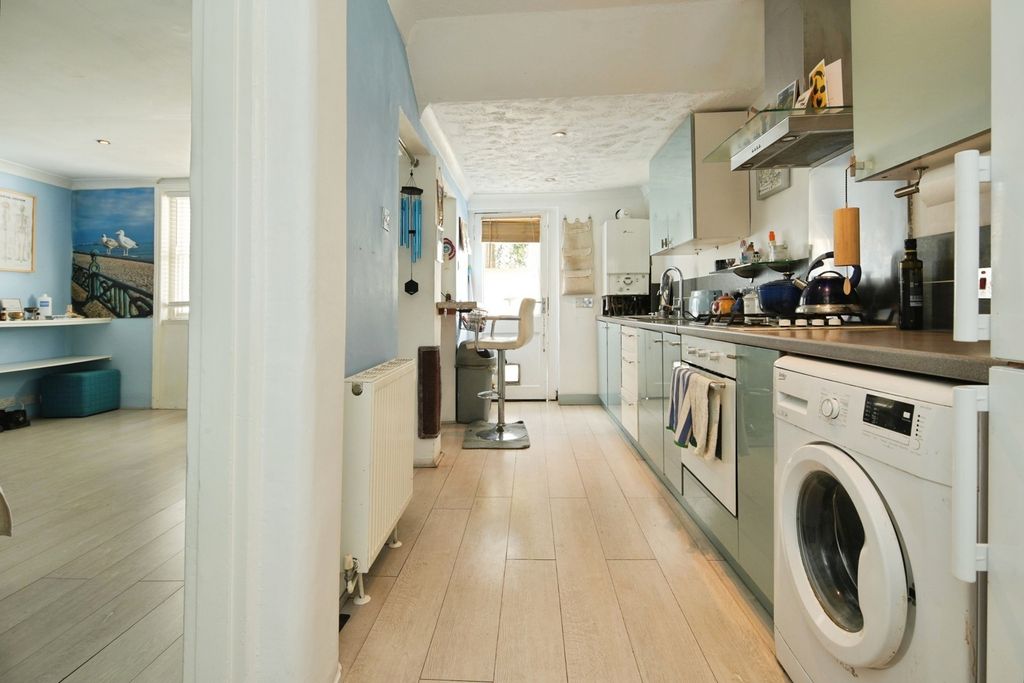 Property photo 3 of 18 Pbox-Img.Jpg