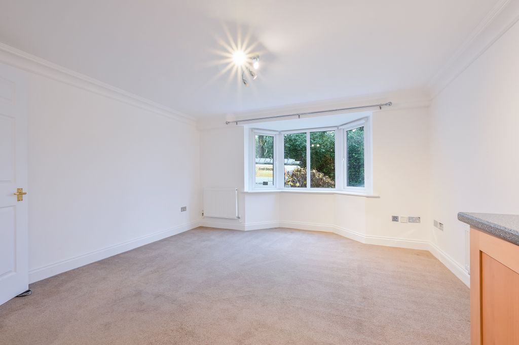 Property photo 2 of 14 Ashurst Close, 7- (11)